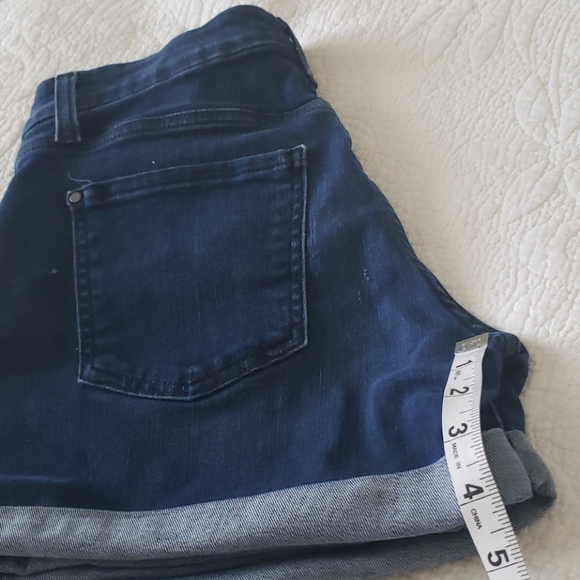 Jen7 by 7 For All Mankind Roll Cuff Denim Shorts - Picture 13 of 13